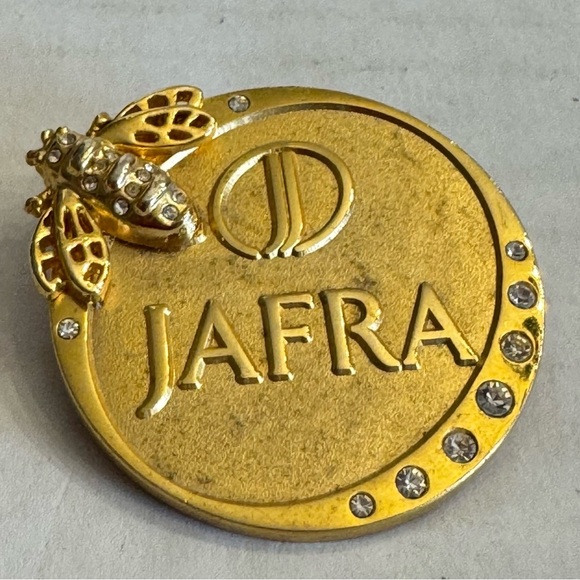 Jafra Gold Brooch with Crystal Accents - Picture 12 of 16